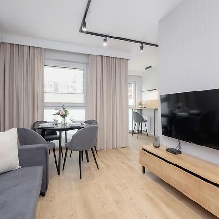 Bright Apartment In Krakow With Garden, Air Conditioning, Parking And Desk By Renters Prestige 외부 사진