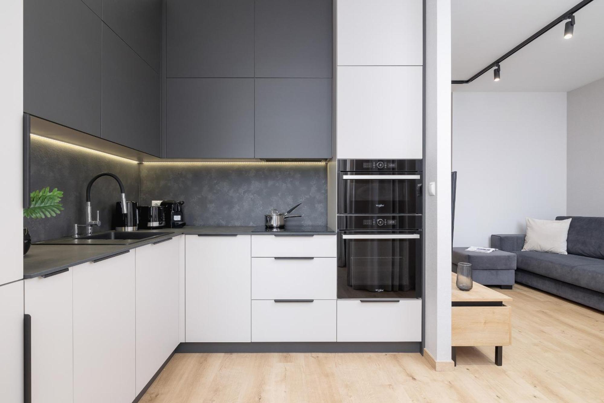 Bright Apartment In Krakow With Garden, Air Conditioning, Parking And Desk By Renters Prestige 외부 사진