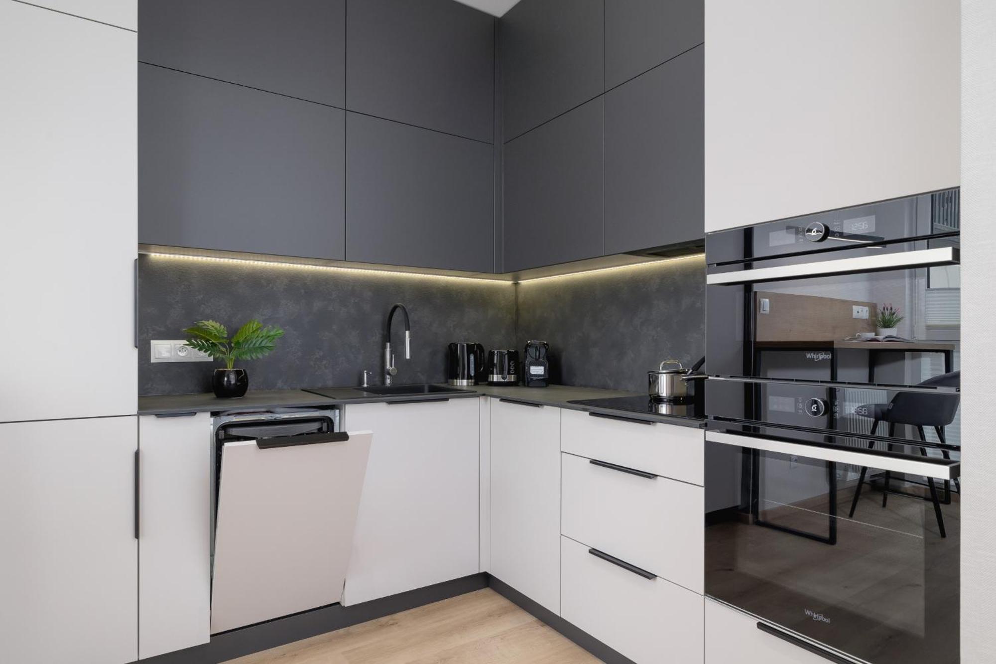 Bright Apartment In Krakow With Garden, Air Conditioning, Parking And Desk By Renters Prestige 외부 사진