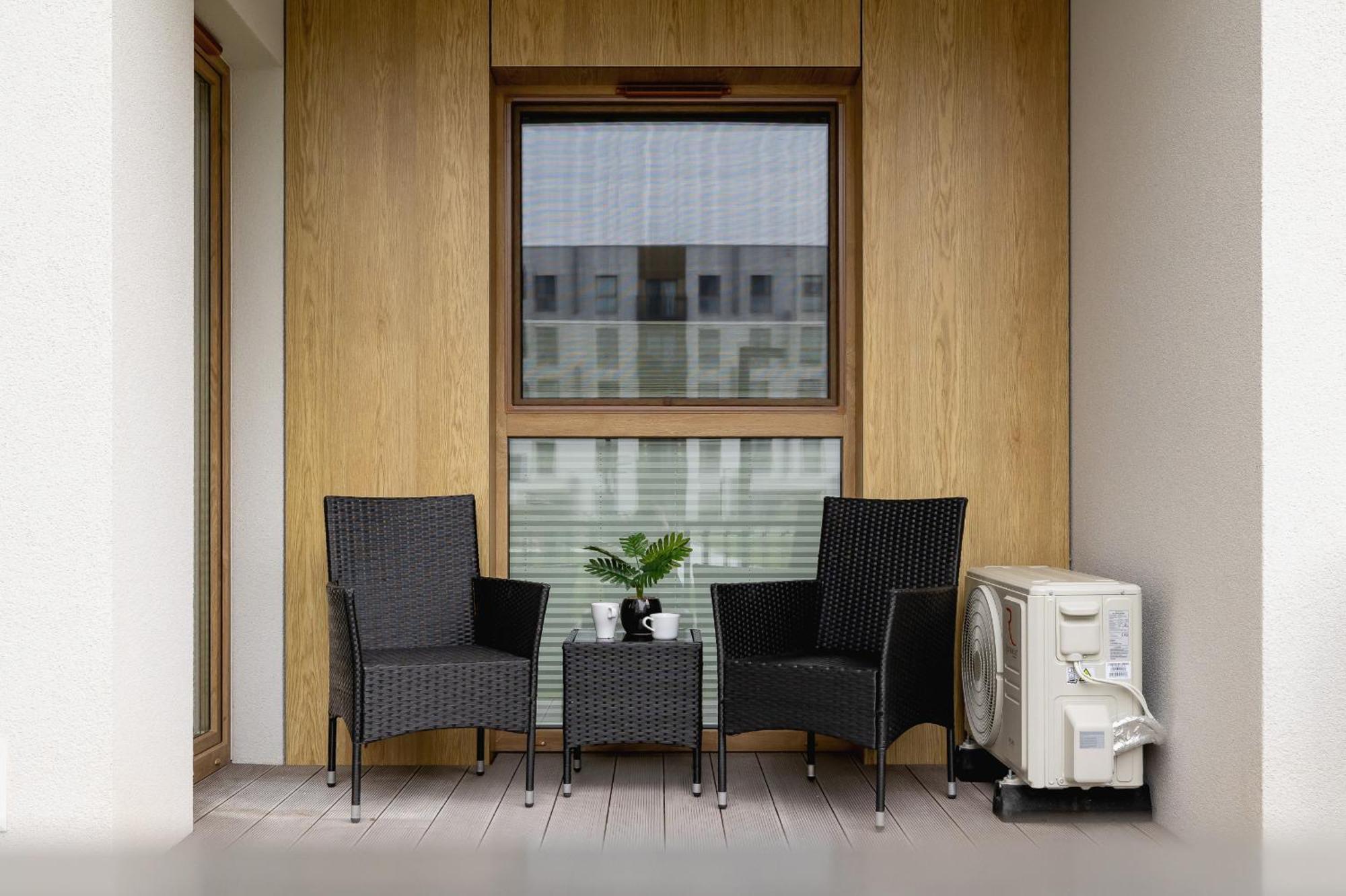 Bright Apartment In Krakow With Garden, Air Conditioning, Parking And Desk By Renters Prestige 외부 사진