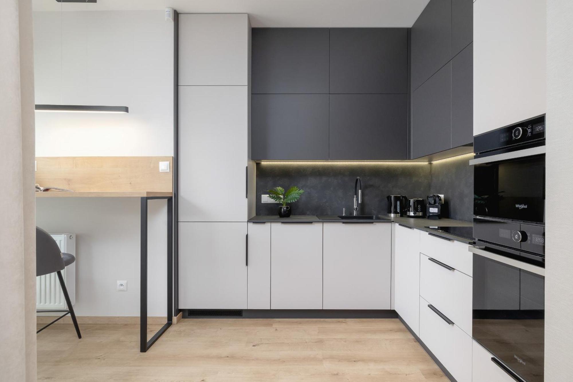 Bright Apartment In Krakow With Garden, Air Conditioning, Parking And Desk By Renters Prestige 외부 사진